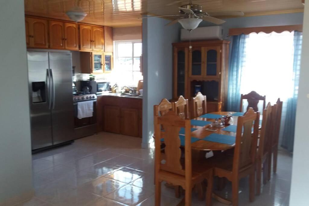Urania House Bocas del Toro