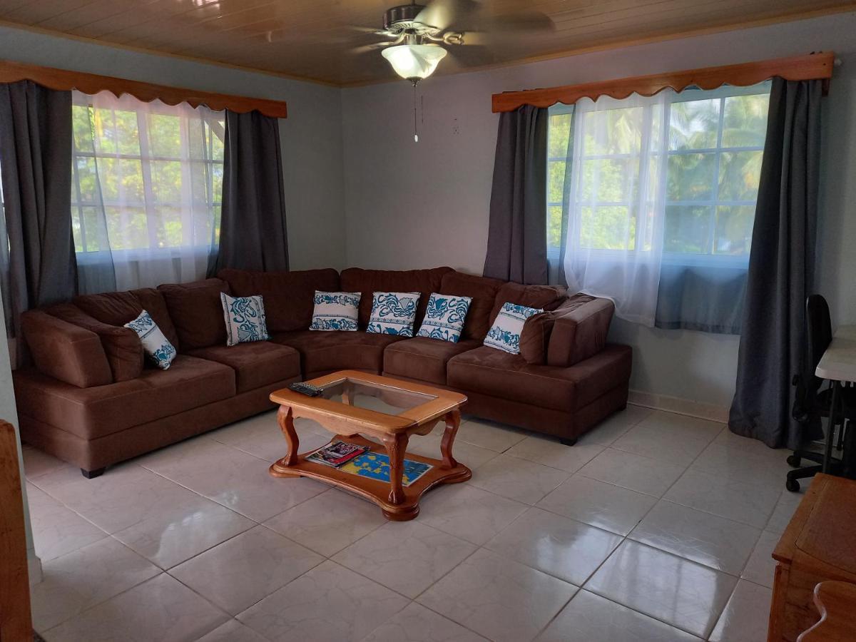 Urania House Bocas del Toro